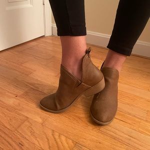 Tan boots shoes size 7 1/2